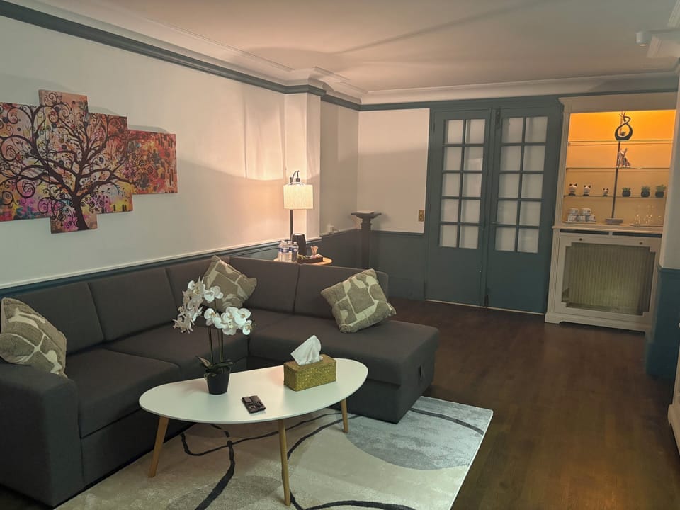 Apartment | Living area | Flat-screen TV