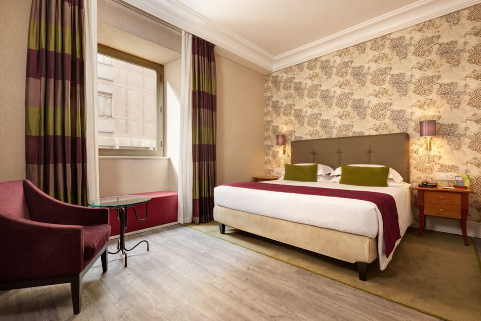 Superior King | Premium bedding, minibar, in-room safe, desk