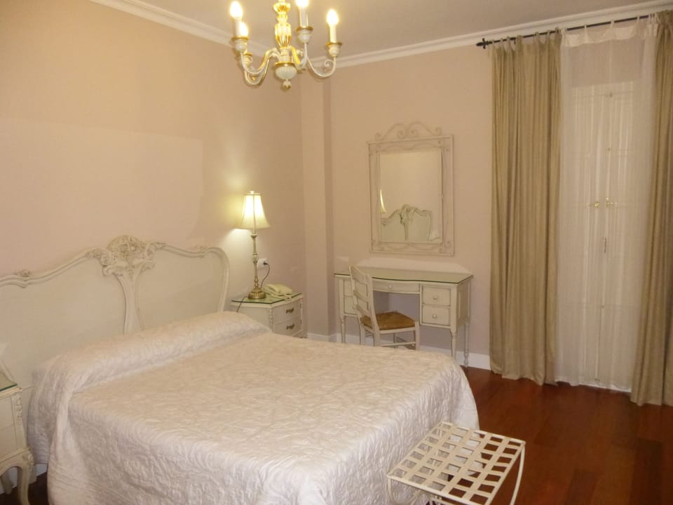 Standard Double Room | Individually decorated, individually furnished, desk, laptop workspace