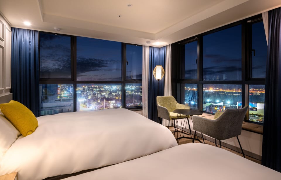 Deluxe Family Twin Ocean Front View | Down comforters, minibar, in-room safe, laptop workspace