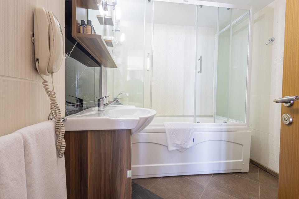 Family Suite, Sea View | Bathroom | Combined shower/tub, deep soaking tub, free toiletries, hair dryer