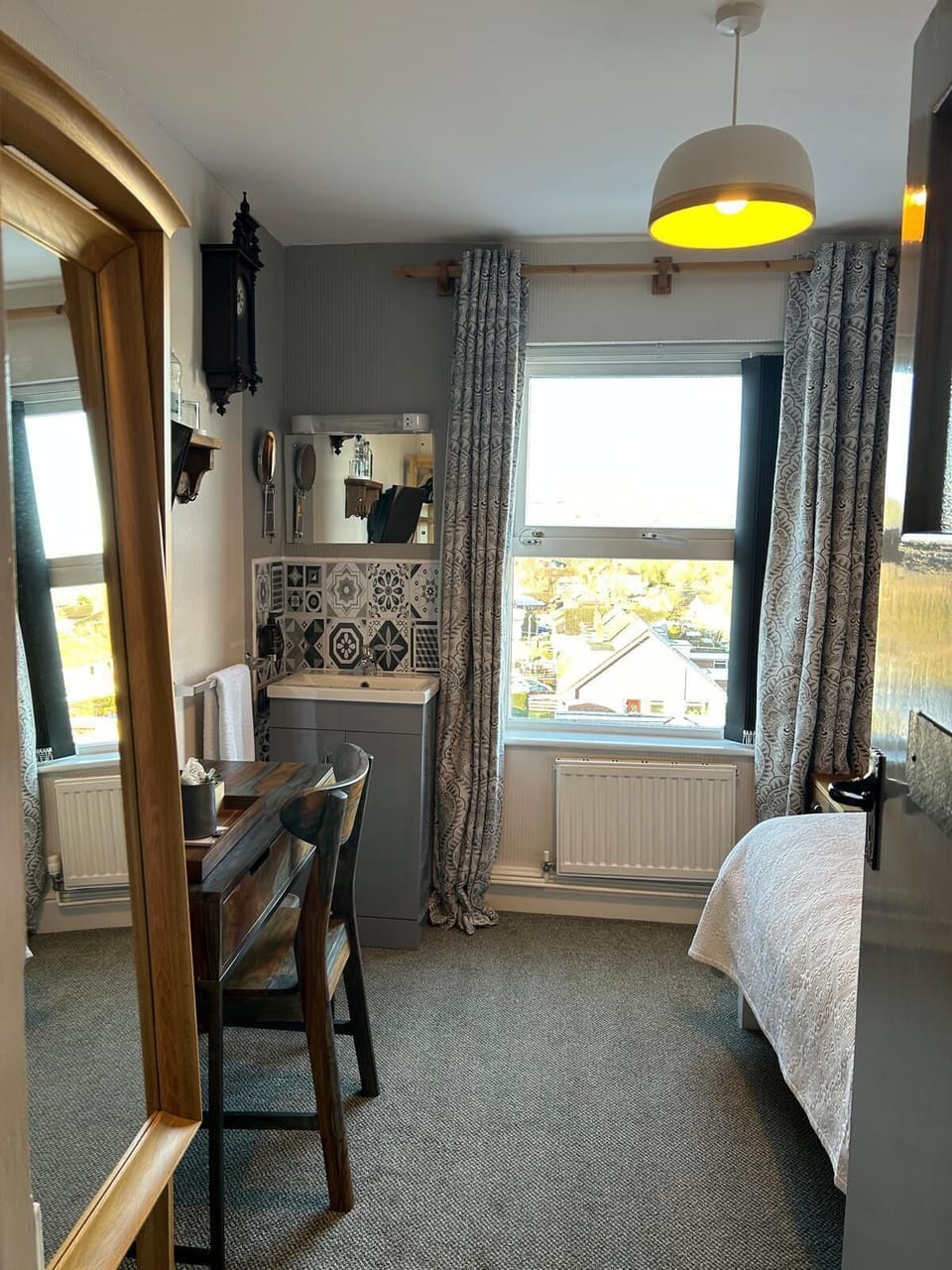 Single Room, Private Bathroom