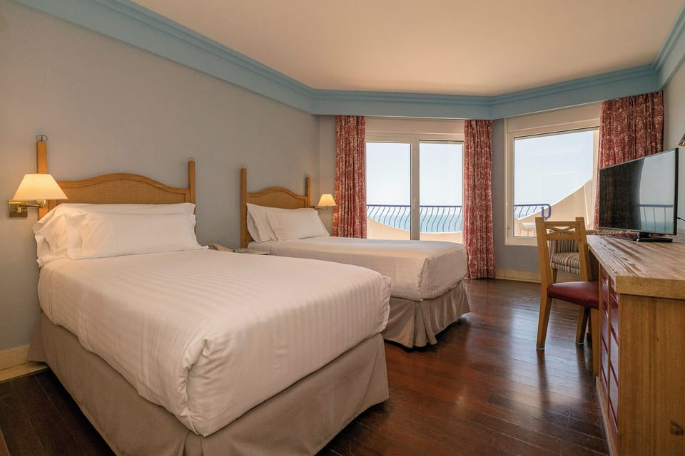 Double Room, Ocean View | Minibar, in-room safe, desk, laptop workspace