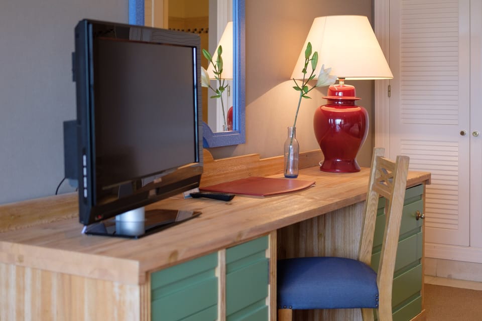 Minibar, in-room safe, desk, laptop workspace