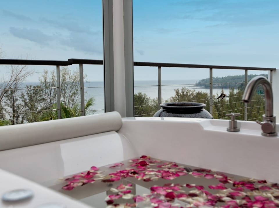 Villa, 4 Bedrooms | Bathroom | Rainfall showerhead, free toiletries, hair dryer, towels
