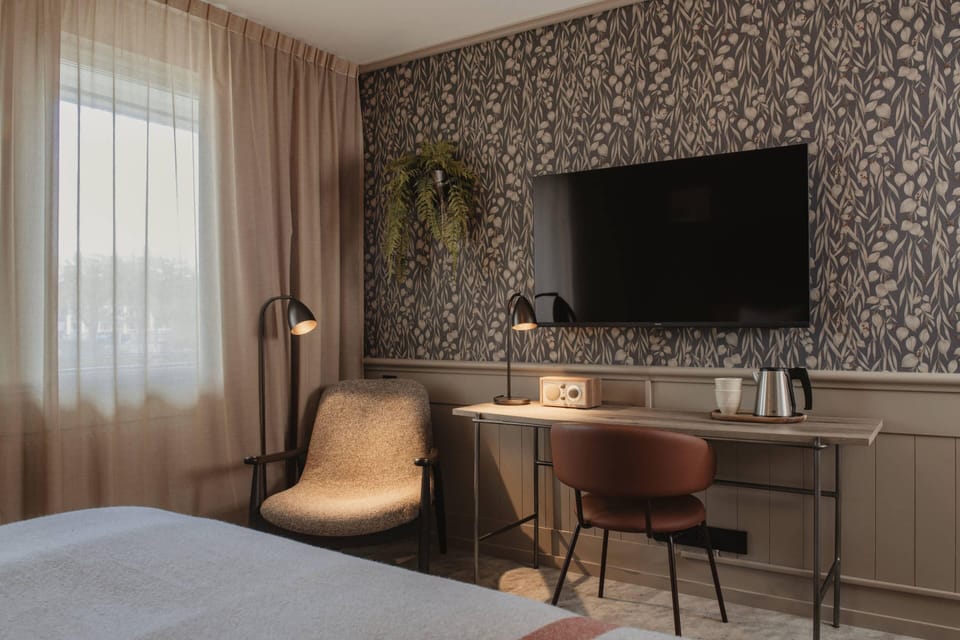 Superior Room, 1 Double Bed | Desk, laptop workspace, iron/ironing board, bed sheets