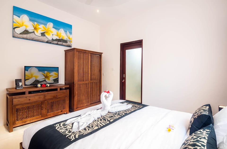 Panoramic Villa | 2 bedrooms, in-room safe, soundproofing, iron/ironing board