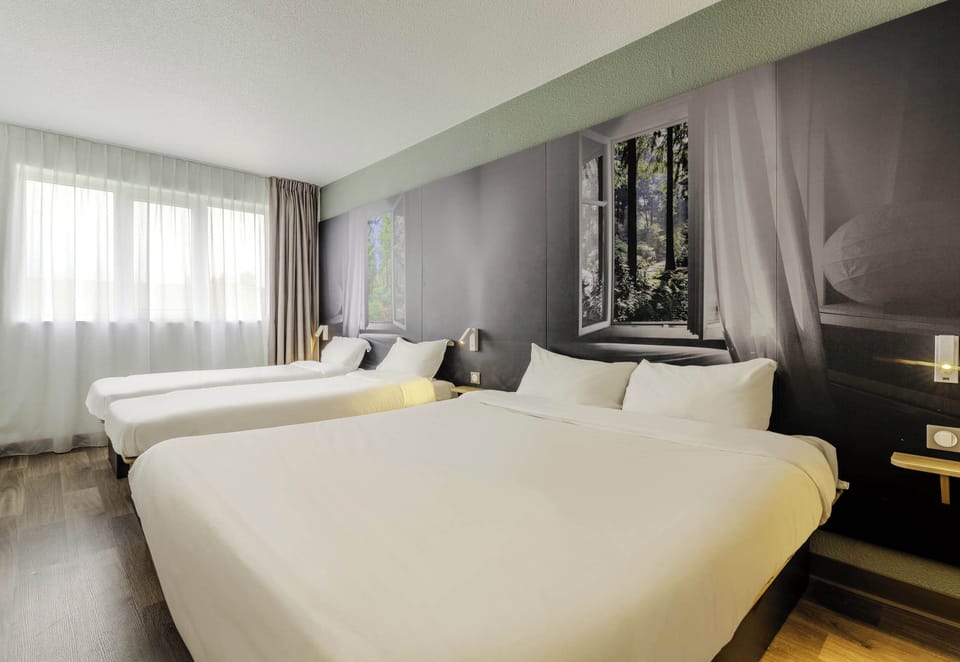 Quadruple Room | Desk, free WiFi, bed sheets