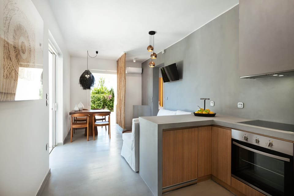Elisa Seaside Luxury Suite Private hot Tub, Beach Apartment in Peloponnese Region