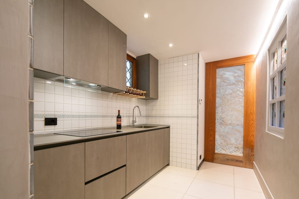 City Apartment, 2 Bedrooms | Private kitchen | Fridge, stovetop, dishwasher, coffee grinder