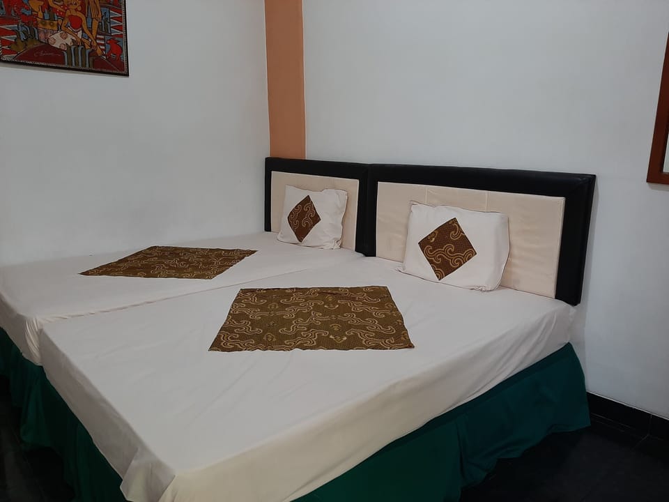 Deluxe Double or Twin Room, 1 Double or 2 Twin Beds, Non Smoking (AC) | Desk, bed sheets