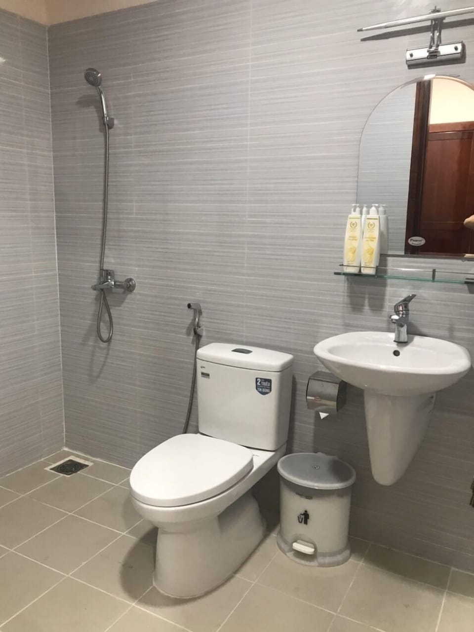 Standard Double or Twin Room | Bathroom | Shower, rainfall showerhead, designer toiletries, hair dryer
