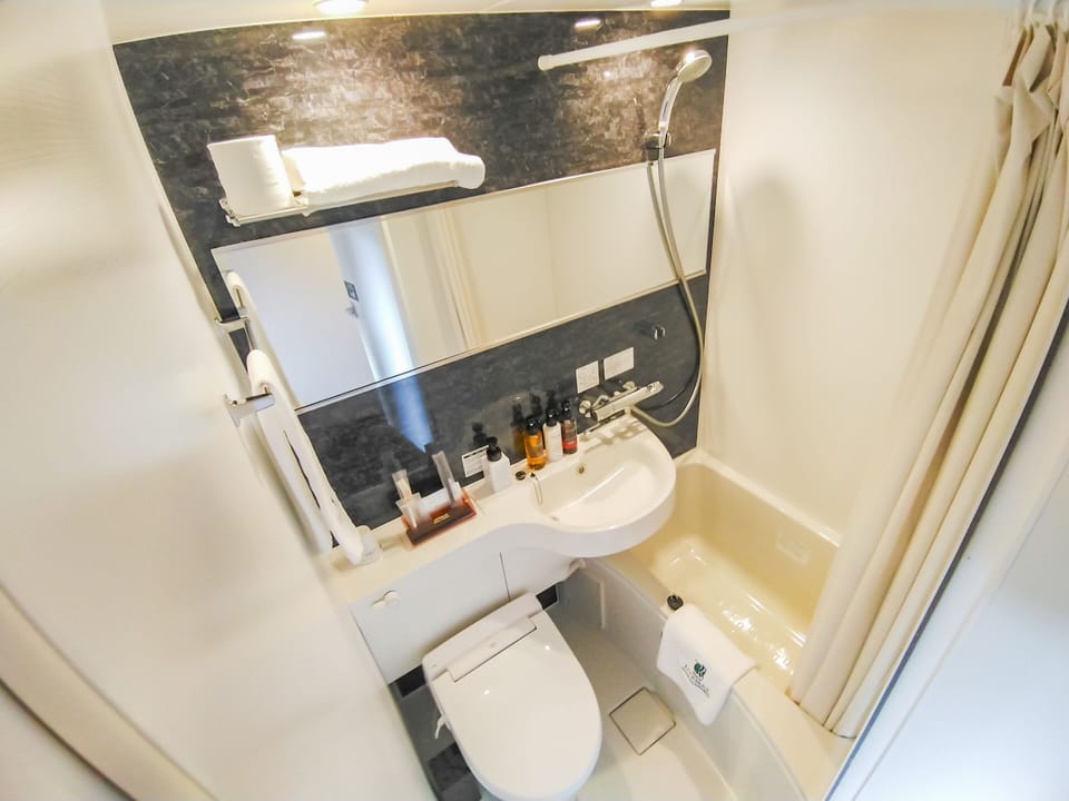 Combined shower/tub, free toiletries, hair dryer, slippers