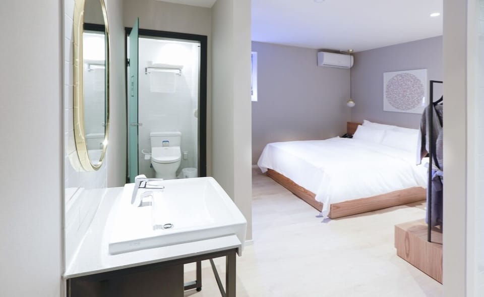 Standard Double Room | Free WiFi, bed sheets