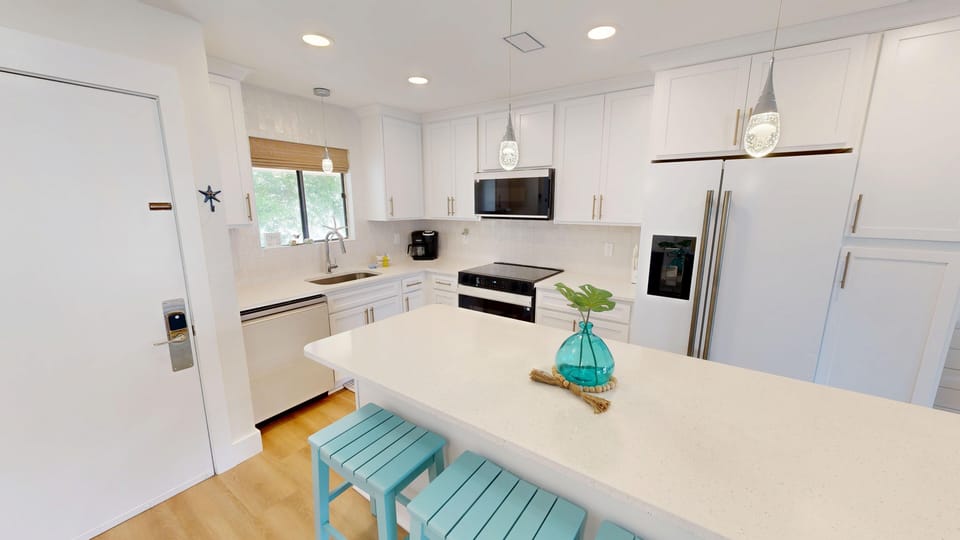 Condo, 2 Bedrooms | Private kitchen | Fridge, microwave, oven, dishwasher