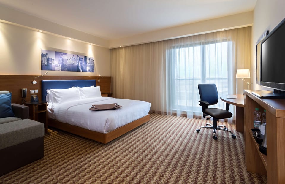Room, 1 Queen Bed, Accessible | Hypo-allergenic bedding, in-room safe, desk, blackout drapes