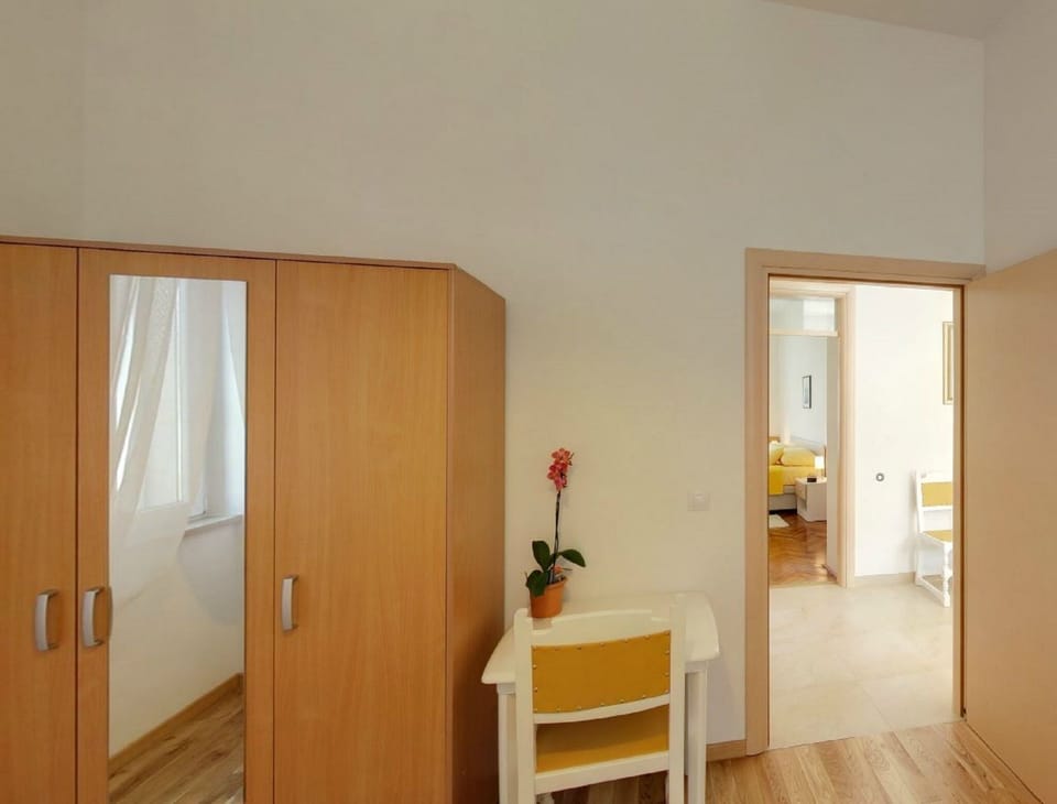 Apartment (Two-Bedroom Apartment with Balcony) | 2 bedrooms, WiFi (free)