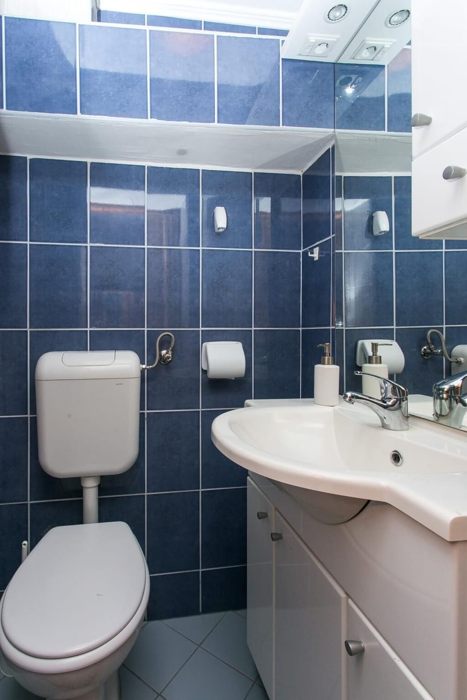 Double Room (Superior Double Room) | Bathroom | Shower, towels