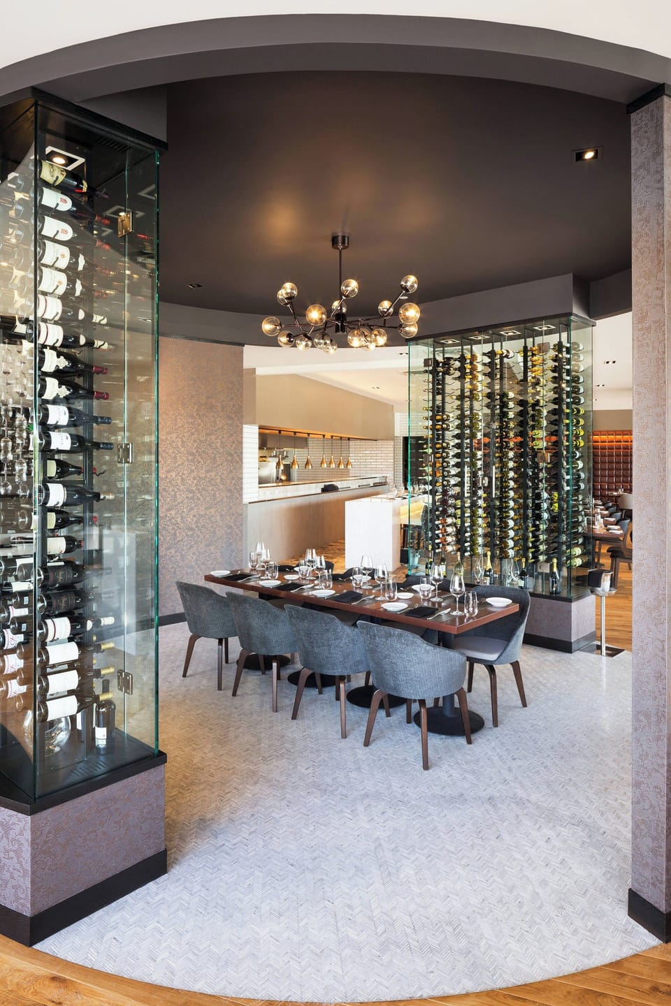 2 restaurants, breakfast, lunch, dinner served; American cuisine