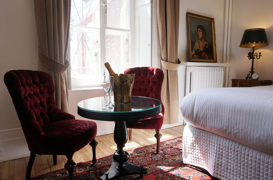 Standard Room, 1 Queen Bed | Premium bedding, individually decorated, individually furnished, desk