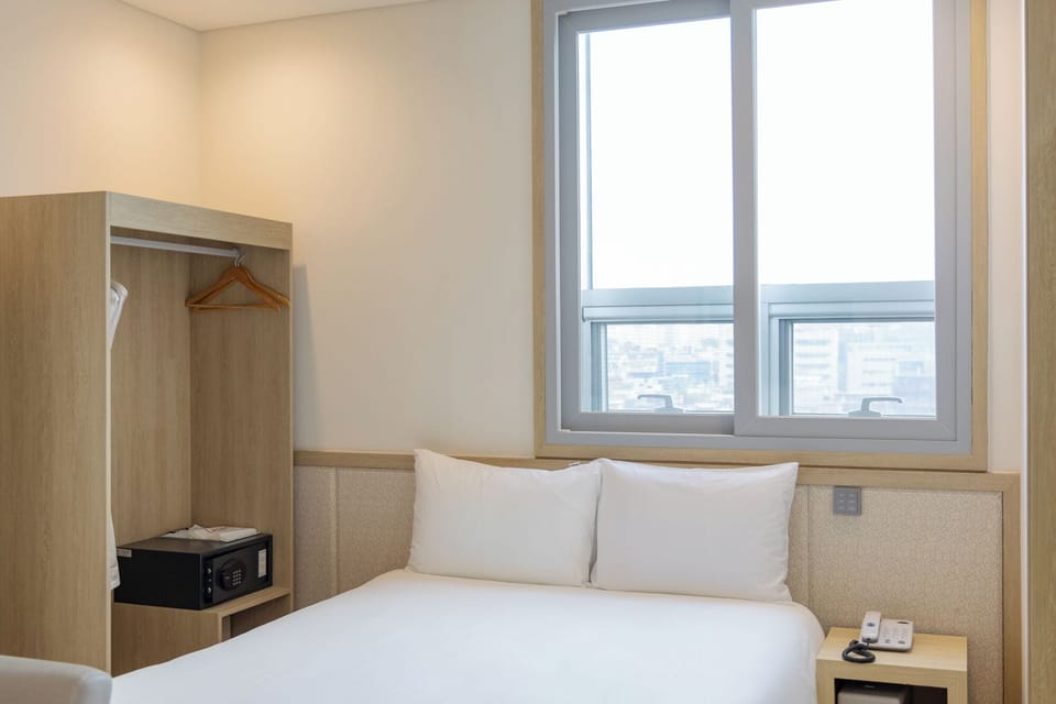 Superior Double Room | Down comforters, in-room safe, desk, blackout drapes