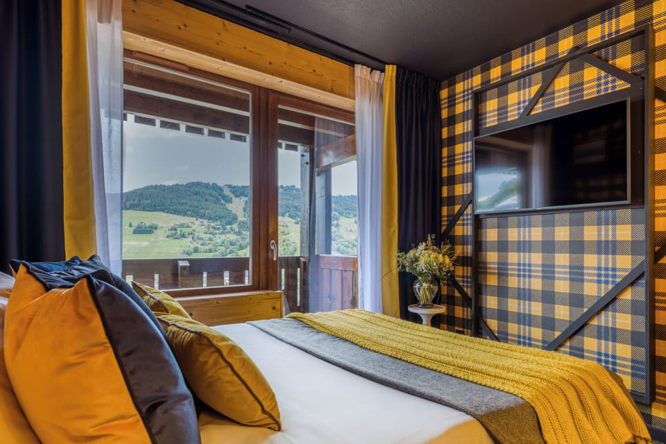 Room (La Mamie Megeve) | Premium bedding, free cribs/infant beds, free WiFi, bed sheets