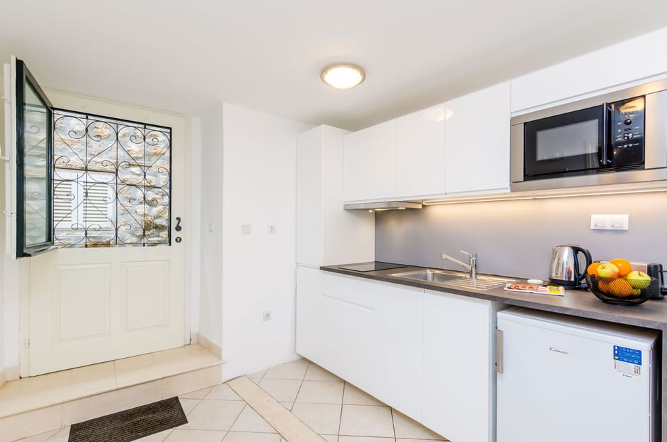 Apartment (Two Bedroom Apartment) | Private kitchenette | Fridge, microwave, stovetop, electric kettle
