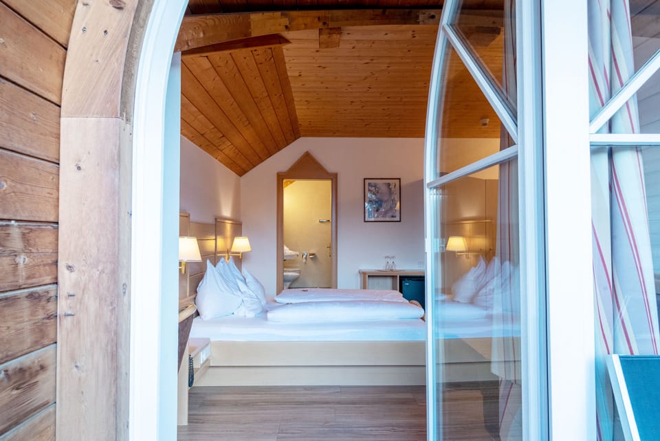 Superior Double Room, Balcony | Hypo-allergenic bedding, minibar, in-room safe, laptop workspace