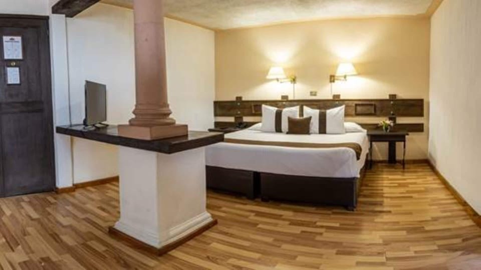 Suite, 1 King Bed (Master) | In-room safe, desk, iron/ironing board, free WiFi