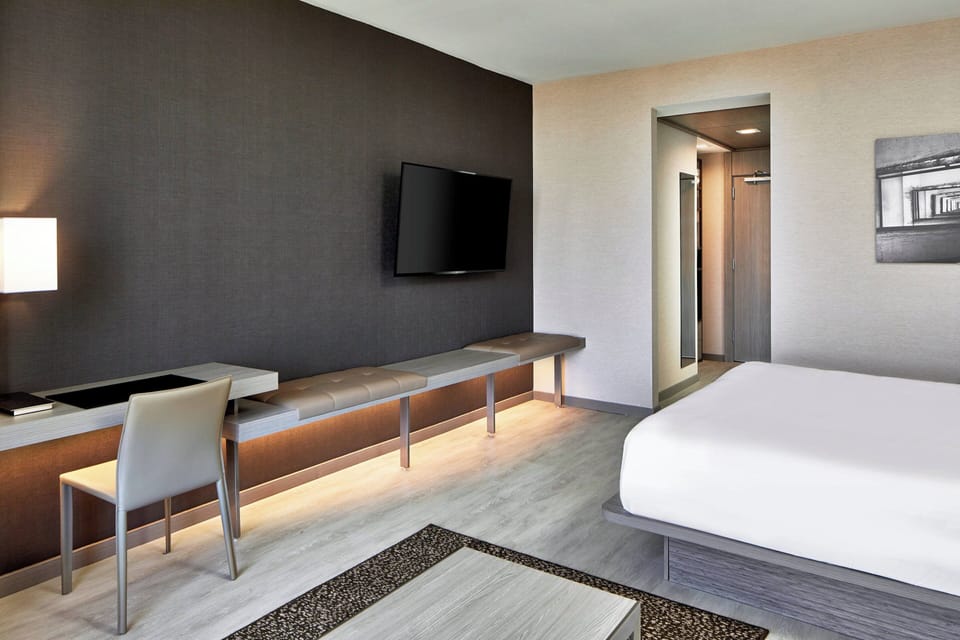 Premium bedding, in-room safe, desk, laptop workspace