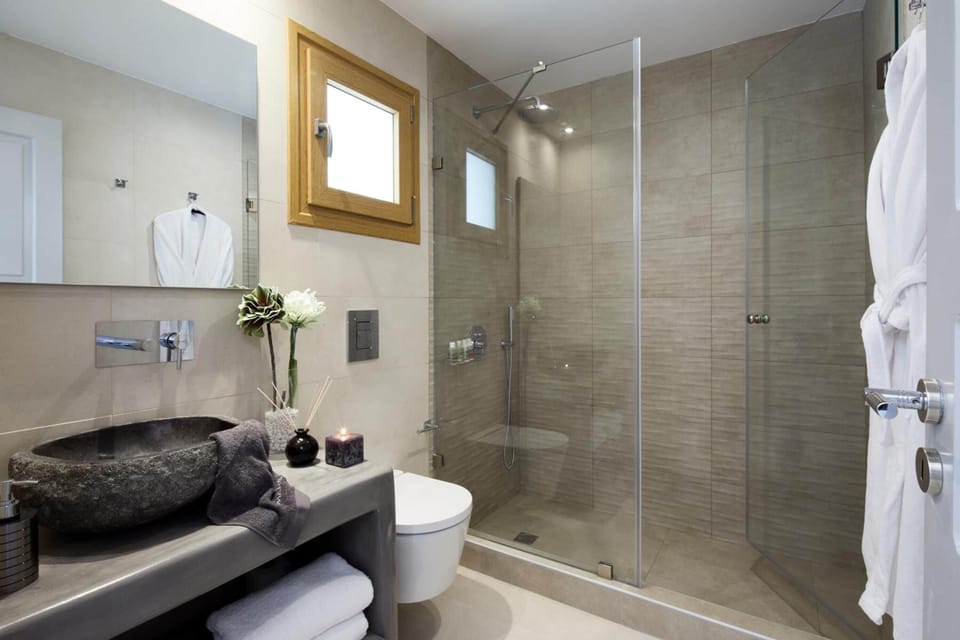 Shower, free toiletries, hair dryer, bathrobes