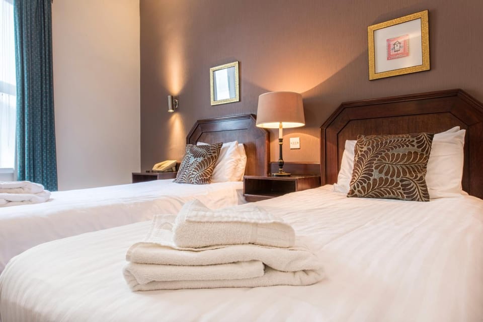 Twin Room | Desk, rollaway beds, free WiFi, bed sheets