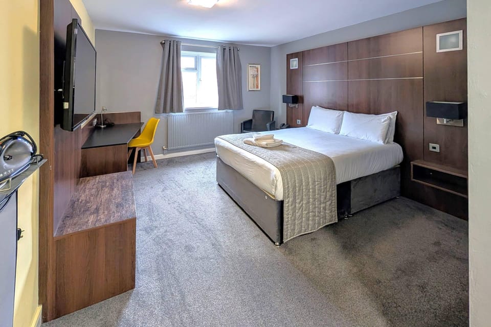 Business Double Room, 1 Double Bed, Non Smoking | Iron/ironing board, free WiFi, bed sheets