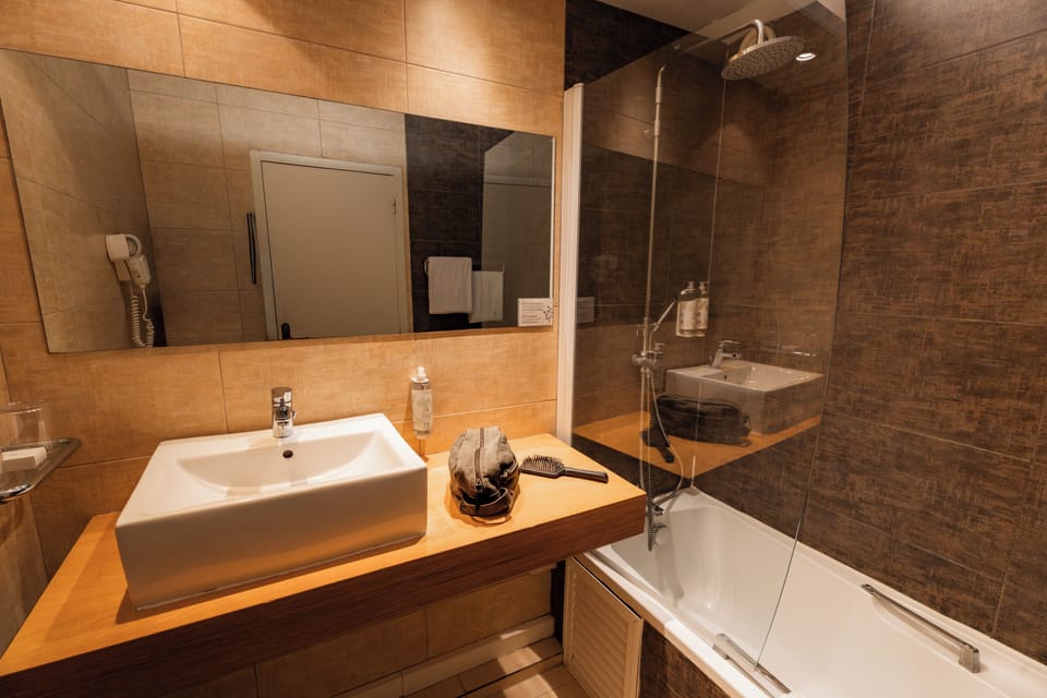 Combined shower/tub, free toiletries, hair dryer, slippers