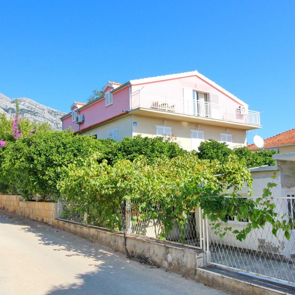 Apartment (Three Bedroom Apartment with Terrace) | Exterior