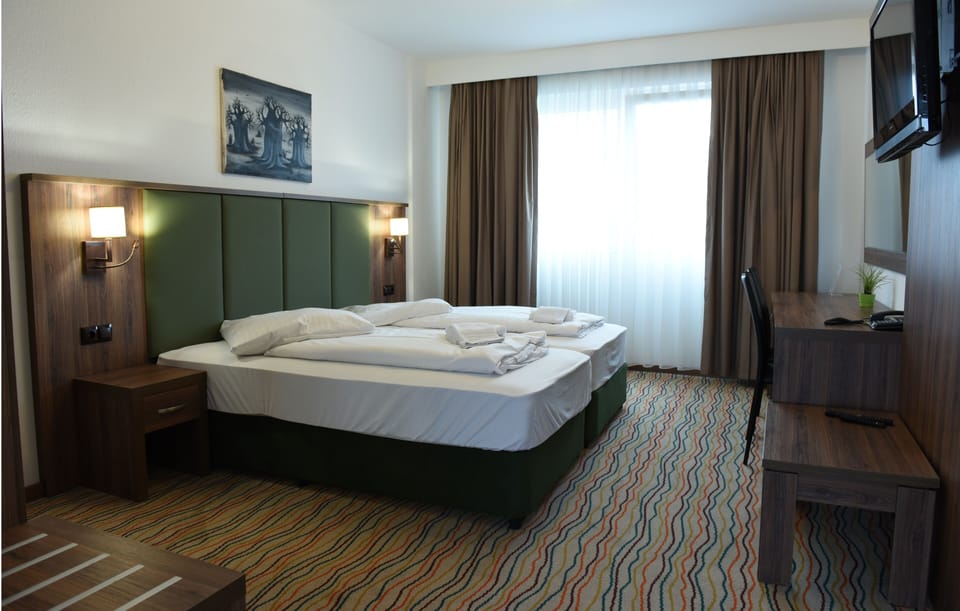 Standard Double | 1 bedroom, hypo-allergenic bedding available, pillowtop beds, desk