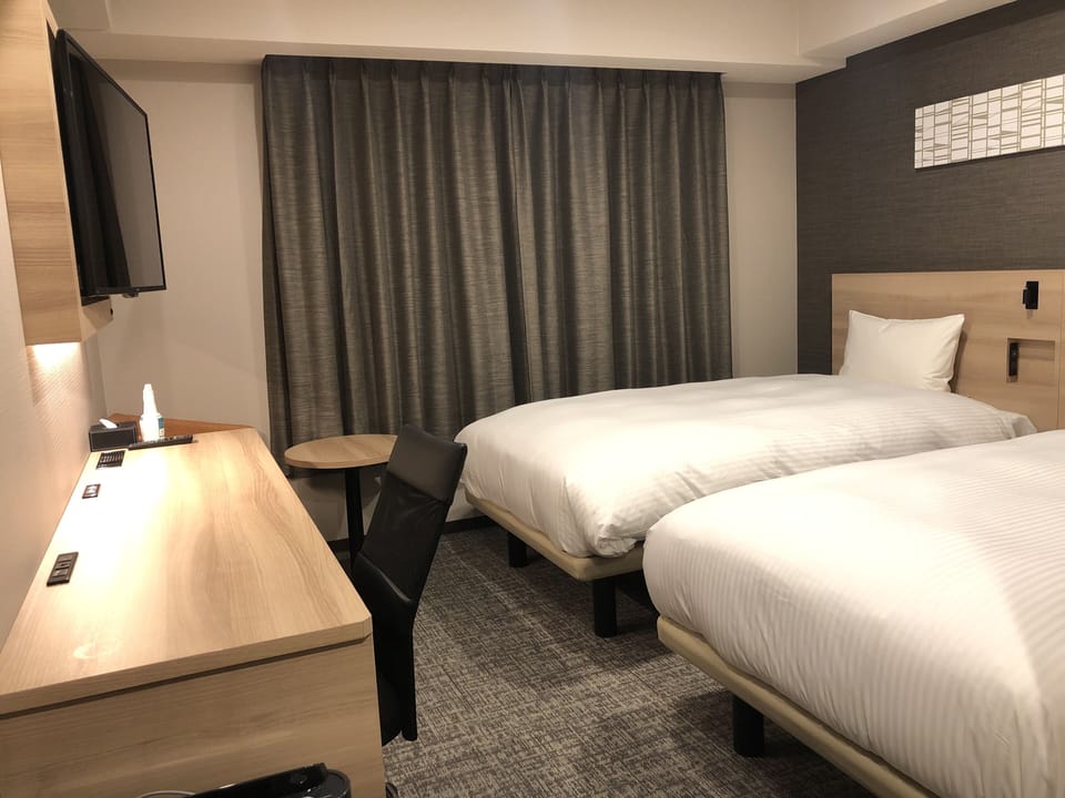 Twin Room, Non Smoking | Desk, free WiFi, bed sheets