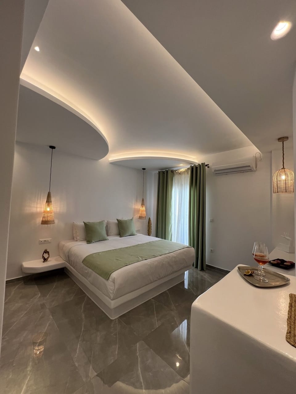 Superior Suite, Jetted Tub, Sea View | Individually decorated, individually furnished, desk, free WiFi