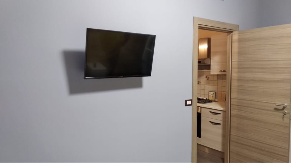 Royal Room | Individually decorated, blackout drapes, iron/ironing board, free WiFi