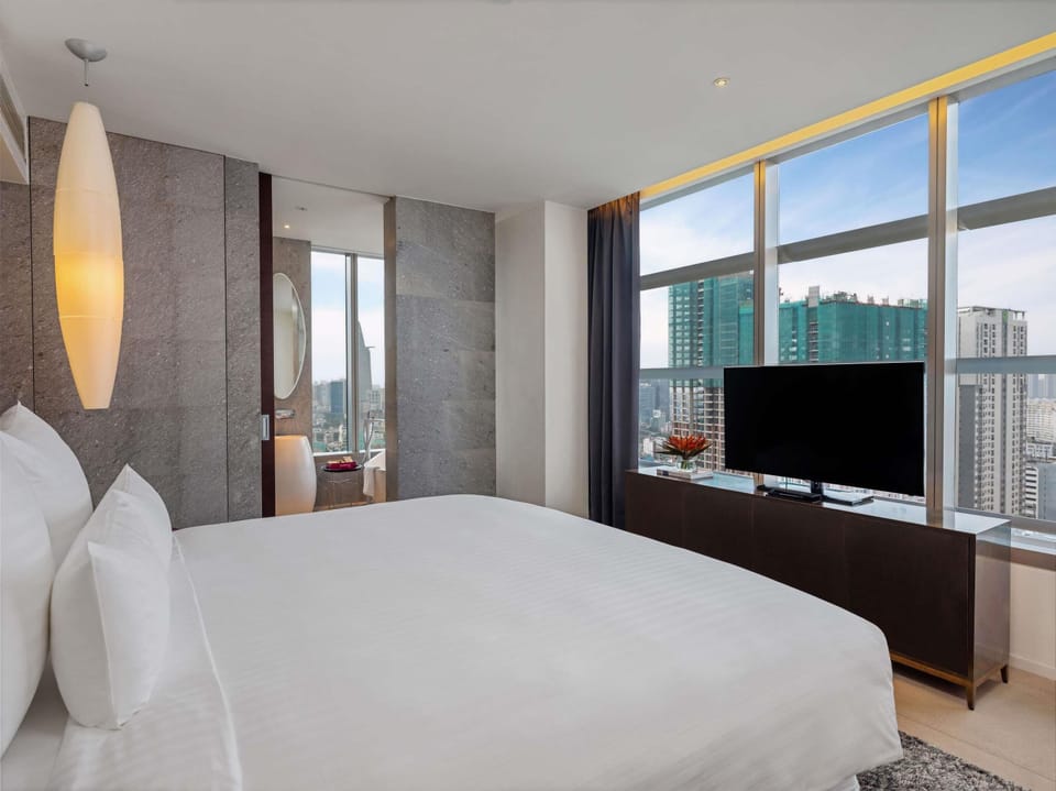 Free minibar items, in-room safe, desk, free WiFi