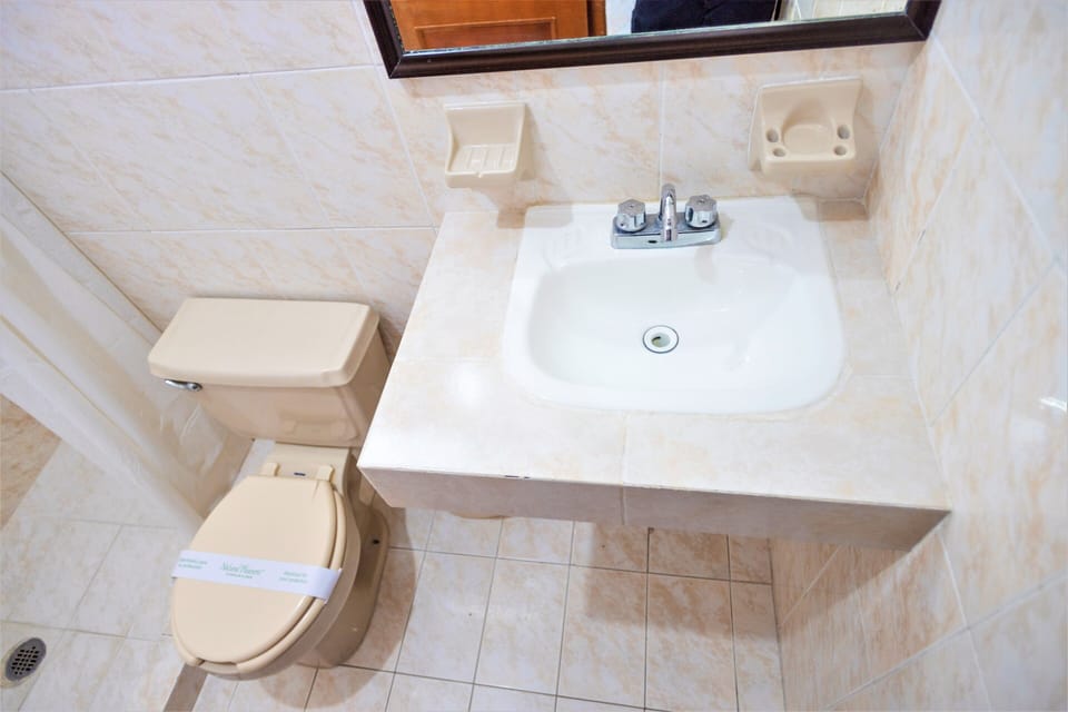 Standard Double Room | Bathroom | Shower, free toiletries, towels