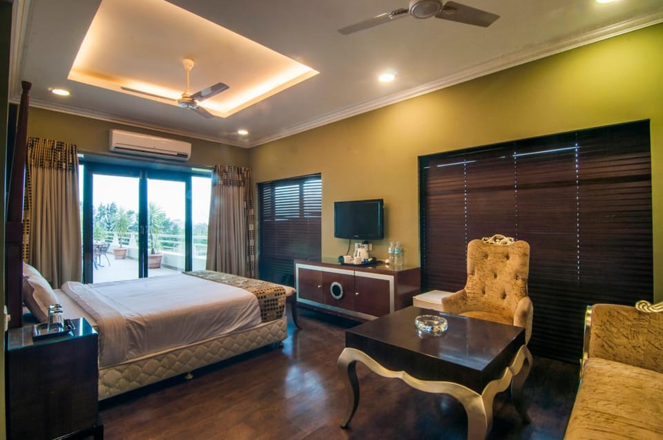 In-room safe, soundproofing, WiFi (free), bed sheets
