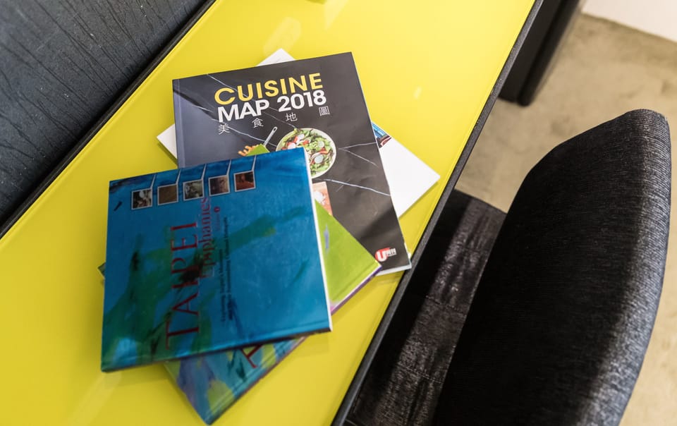 Deluxe Twin Room | Desk, iron/ironing board (on request), WiFi (free), bed sheets