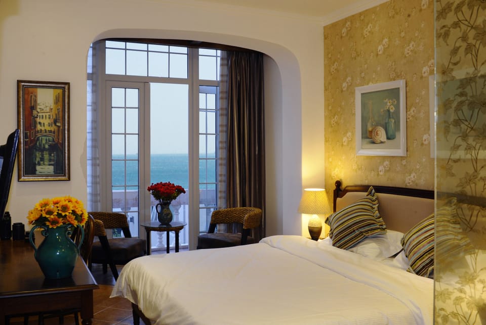Standard Room, 1 Queen Bed, Sea View | Down comforters, minibar, desk, blackout drapes