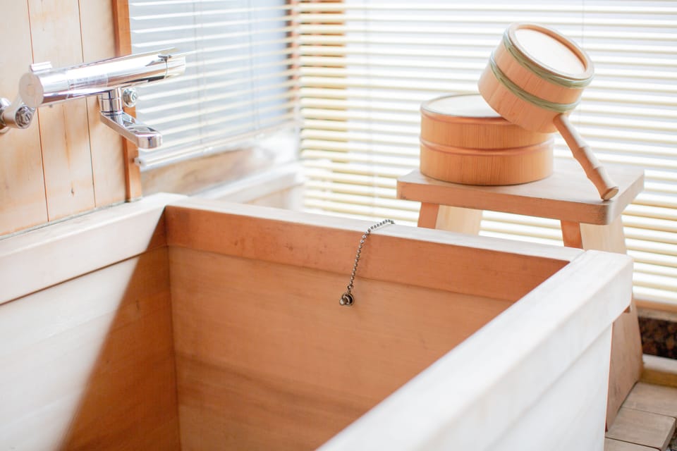 Separate tub and shower, free toiletries, hair dryer