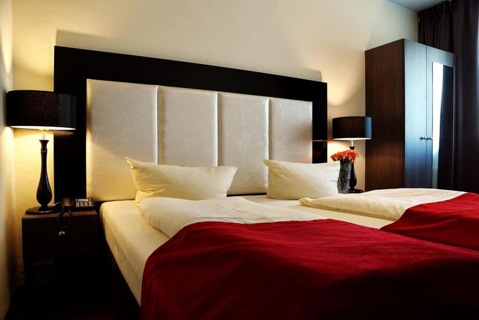 Hypo-allergenic bedding, in-room safe, desk, soundproofing