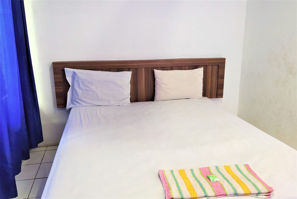 Standard Room, Fan | Desk, bed sheets