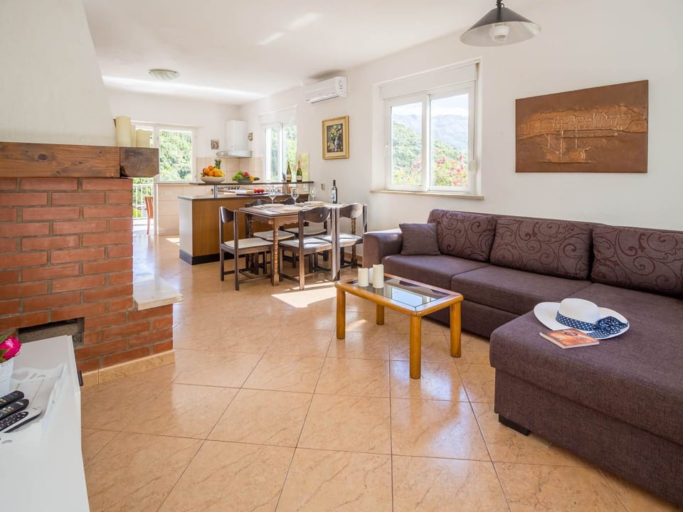 Apartment (Two-Bedroom Apartment with Sea View) | Living room | TV