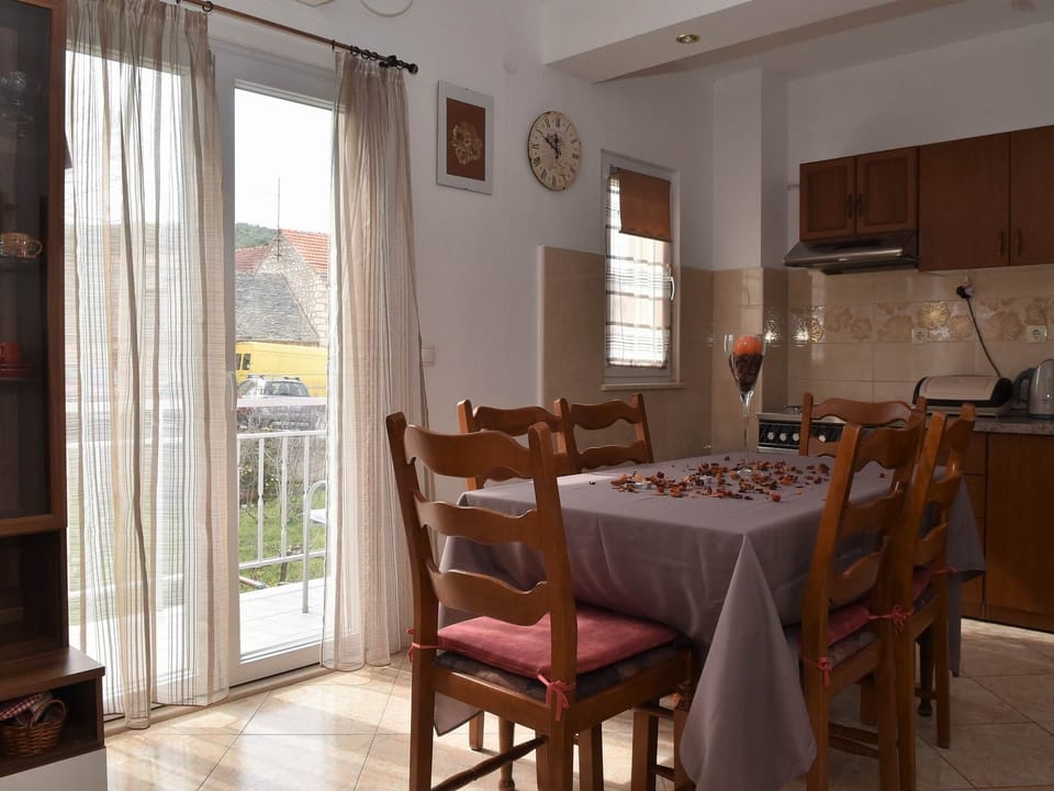 Apartment (Three bedroom apartment) | Living room | 25-inch flat-screen TV with cable channels, TV