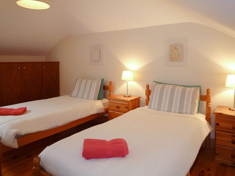 4 bedrooms, bed sheets